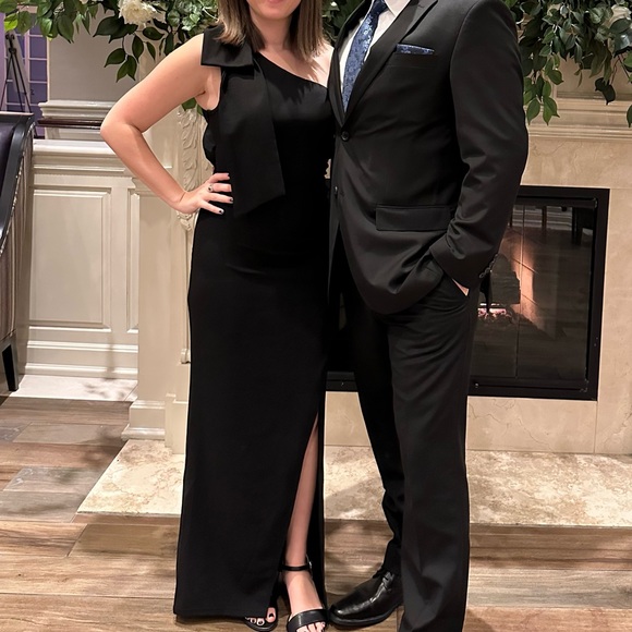 Black evening gown - Picture 2 of 4